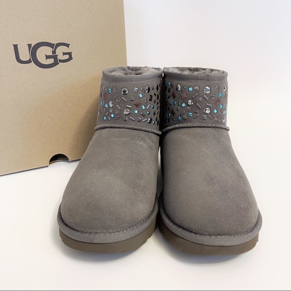 NWT UGG CLASSIC MINI STUD II BOOTS - Picture 5 of 10